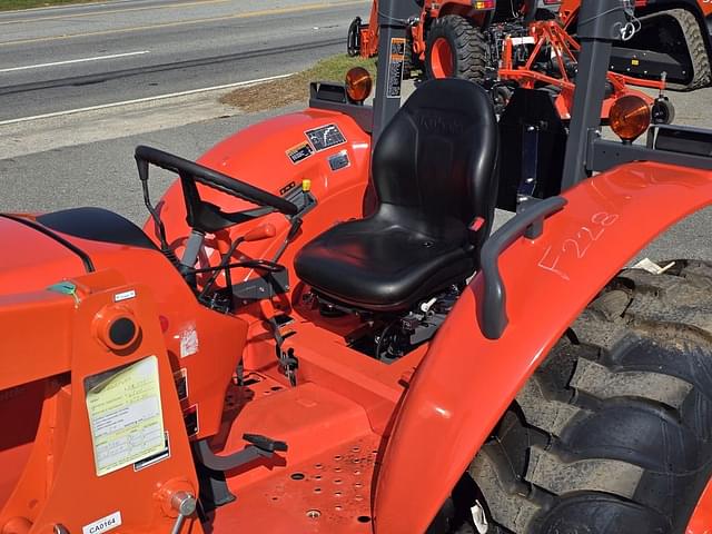 Image of Kubota M5660SUHD equipment image 4