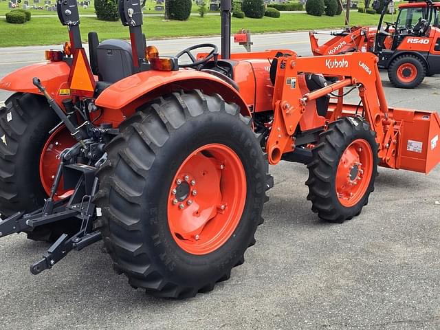 Image of Kubota M6060 equipment image 2