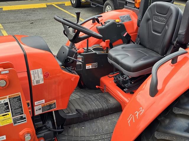 Image of Kubota M6060 equipment image 4