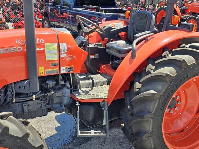 Image of Kubota M6060 equipment image 4