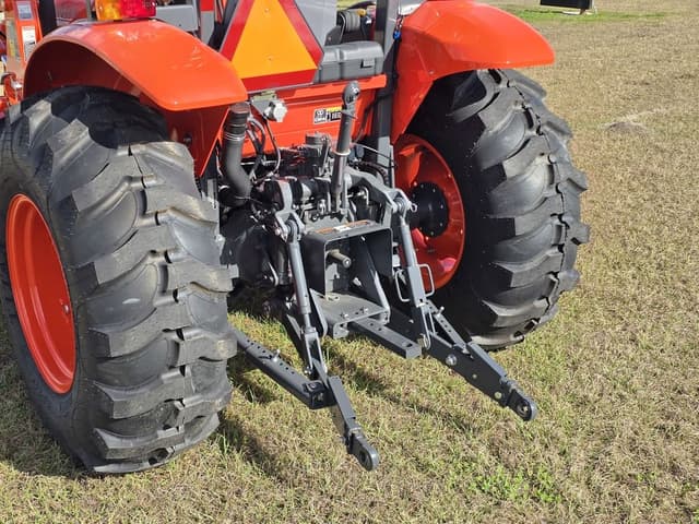 Image of Kubota M6060 equipment image 4