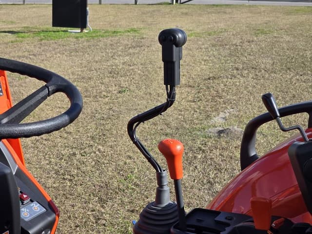 Image of Kubota M6060 equipment image 2