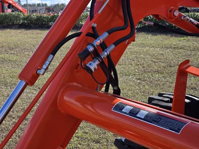 Image of Kubota M6060 equipment image 3