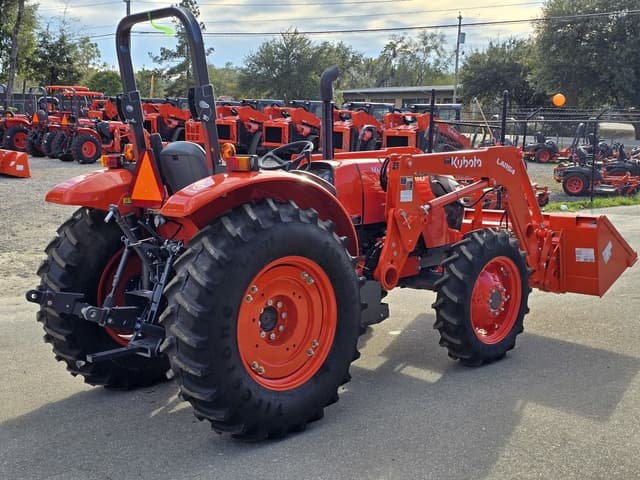 Image of Kubota M6060 equipment image 3