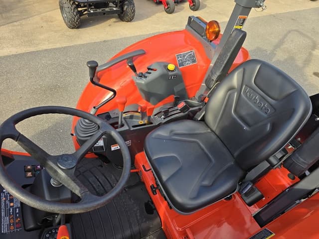 Image of Kubota M6060 equipment image 4