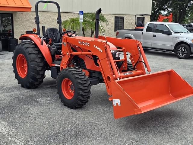 Image of Kubota M7060 equipment image 1