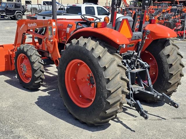 Image of Kubota M7060 equipment image 3