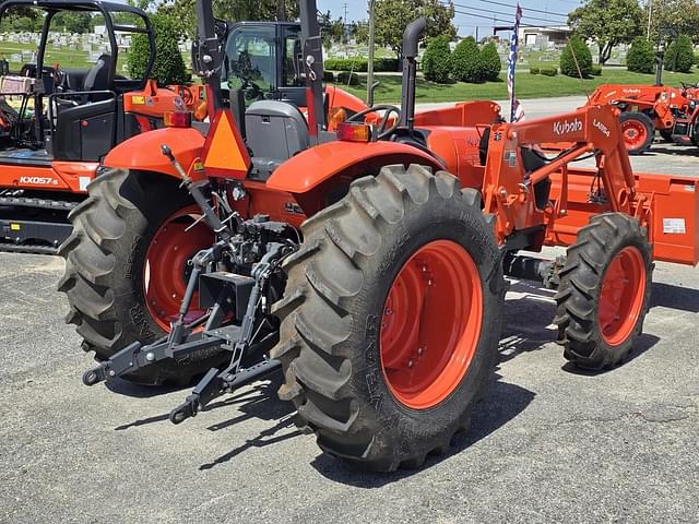 Image of Kubota M7060 equipment image 3