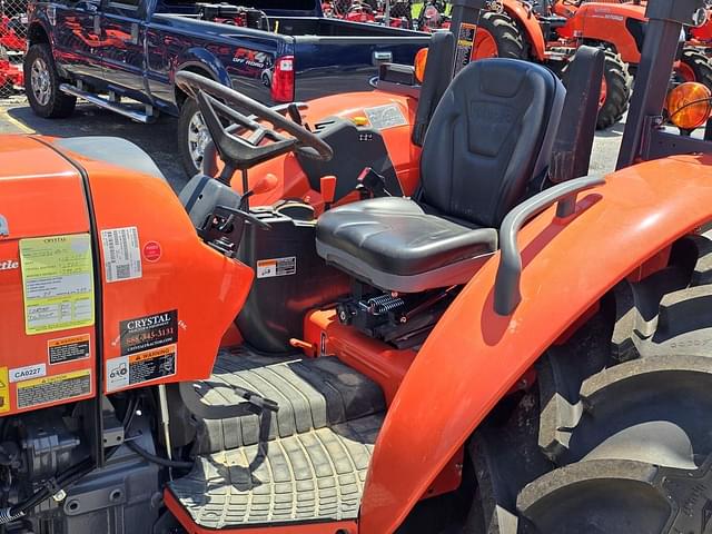 Image of Kubota M7060 equipment image 4