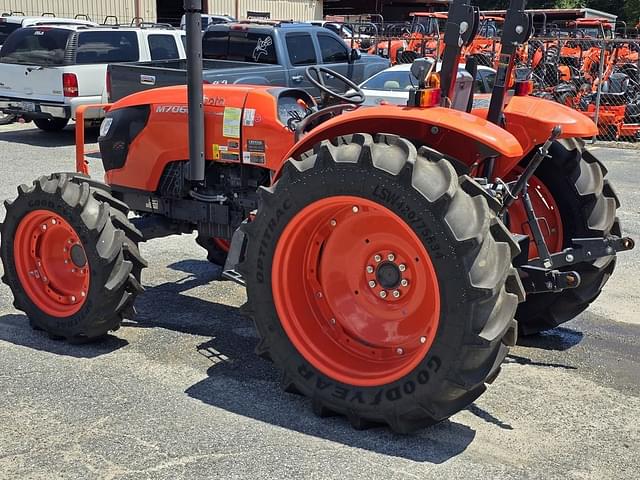 Image of Kubota M7060 equipment image 3