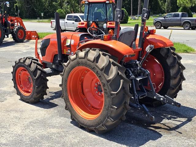 Image of Kubota M7060 equipment image 3