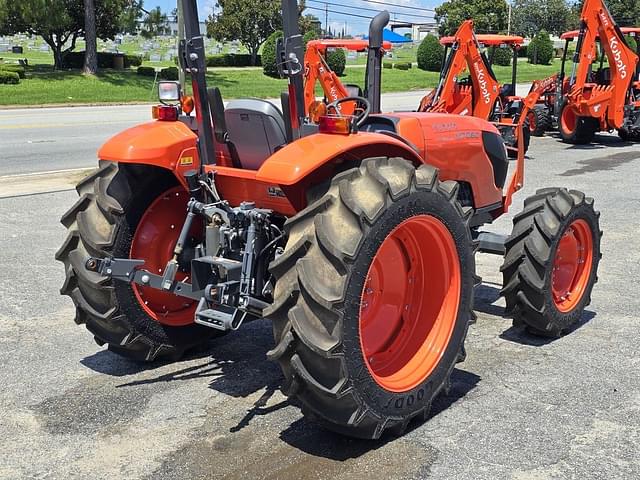 Image of Kubota M7060 equipment image 2