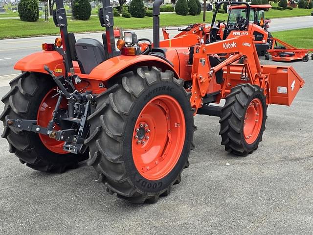 Image of Kubota M7060 equipment image 2