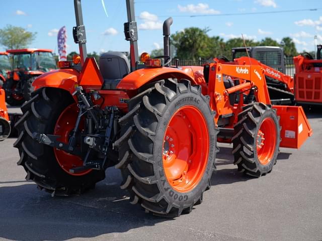 Image of Kubota M7060 equipment image 2