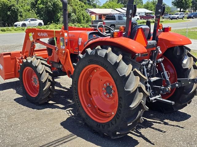 Image of Kubota M7060 equipment image 3