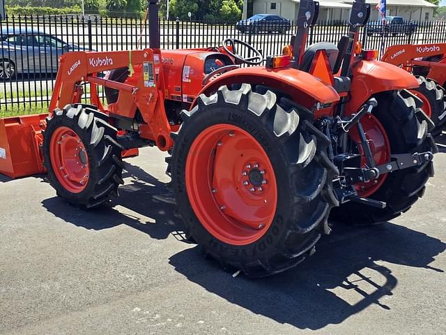 Image of Kubota M7060 equipment image 3