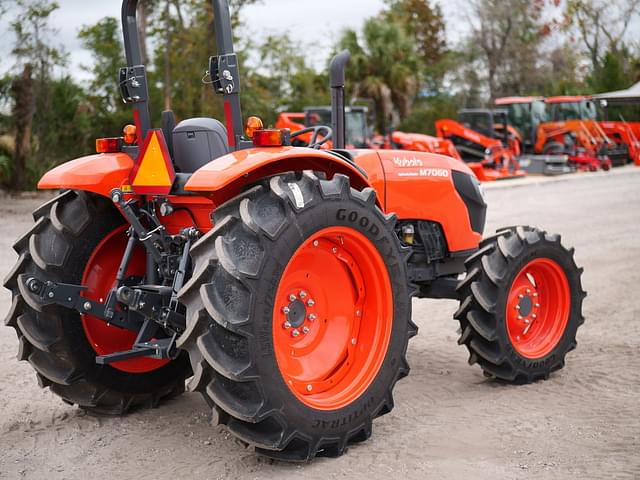 Image of Kubota M7060 equipment image 2