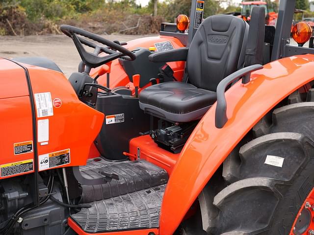 Image of Kubota M7060 equipment image 4