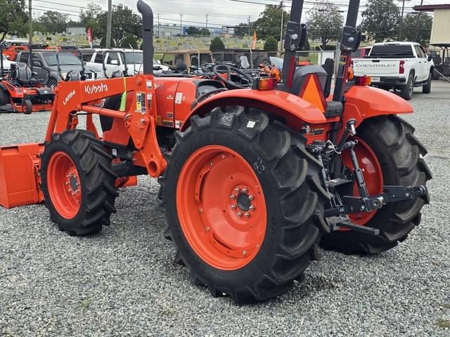 Image of Kubota M7060 equipment image 3