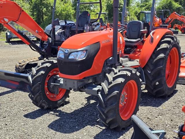 Image of Kubota M7060 equipment image 1