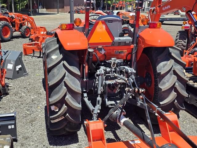 Image of Kubota M7060 equipment image 2