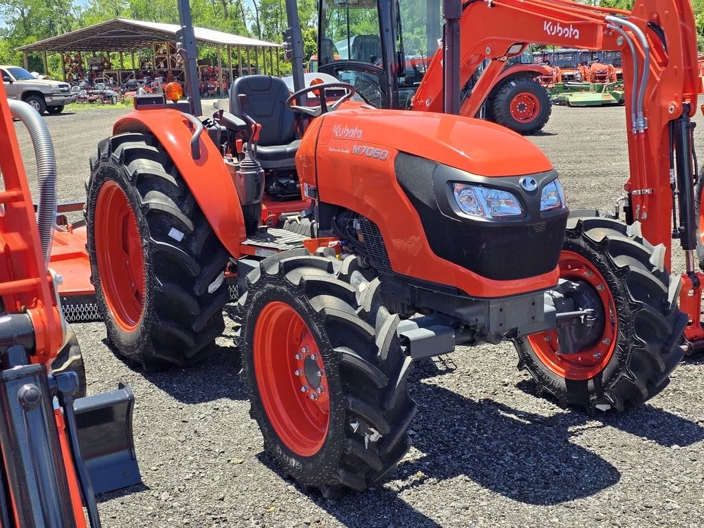 Kubota M7060 Equipment Image0