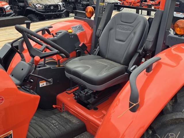 Image of Kubota M7060 equipment image 4