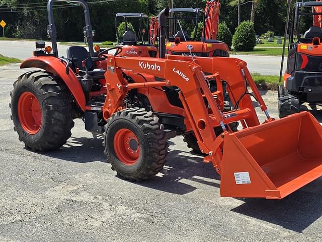 Image of Kubota M7060 equipment image 1