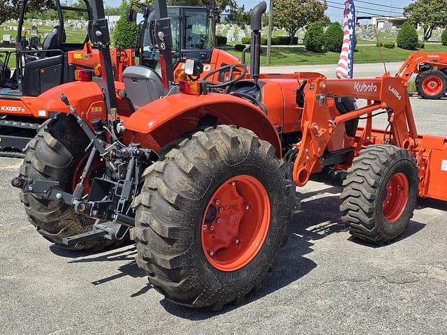 Image of Kubota M7060 equipment image 2
