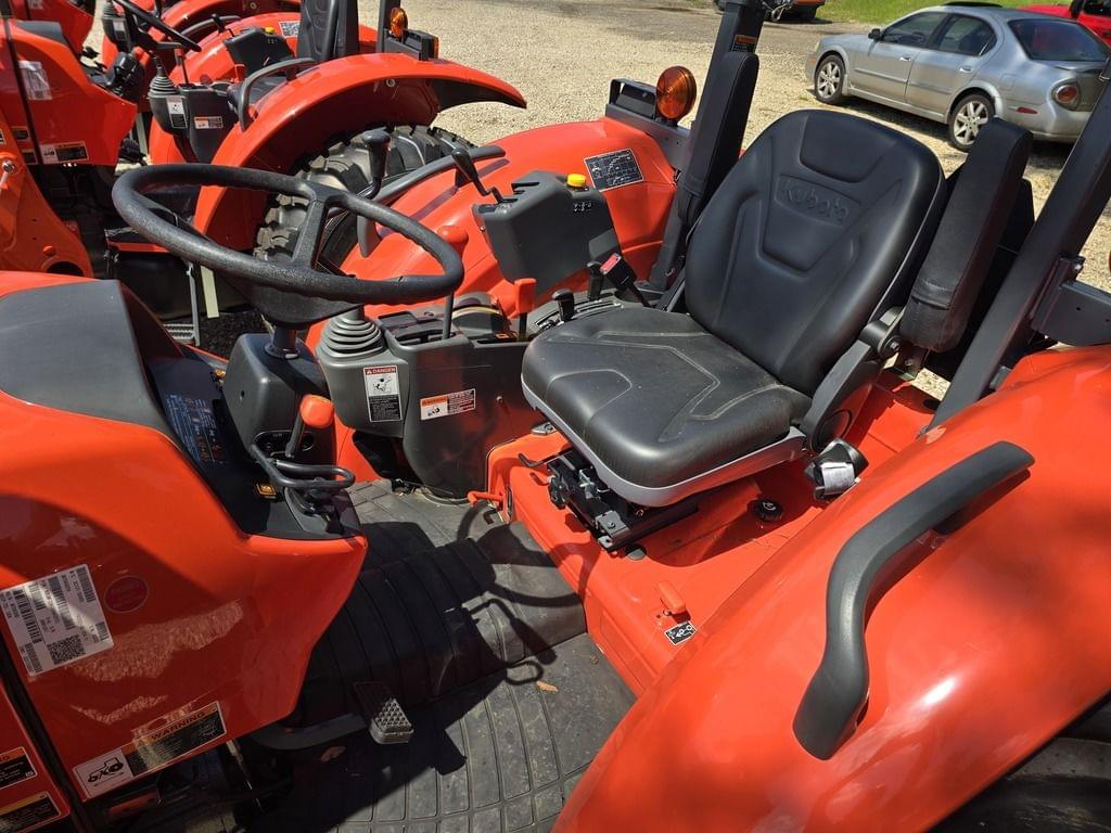 Image of Kubota M7060 Image 1