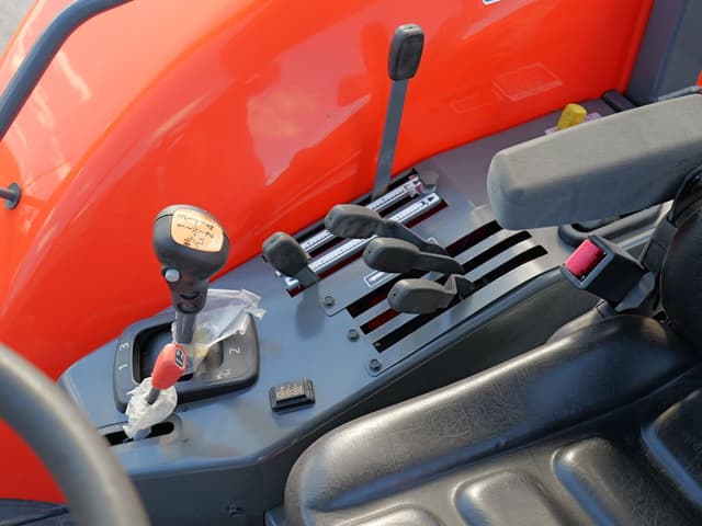 Image of Kubota M6S-111 equipment image 4