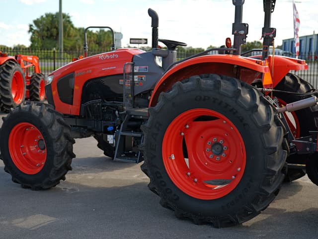 Image of Kubota M6S-111 equipment image 2