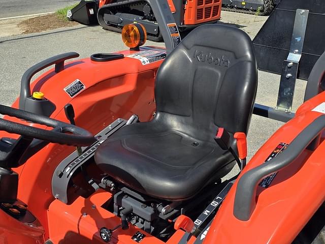 Image of Kubota MX5400 equipment image 4