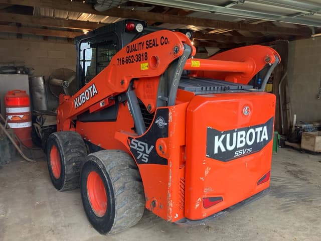 Image of Kubota SSV75 equipment image 3
