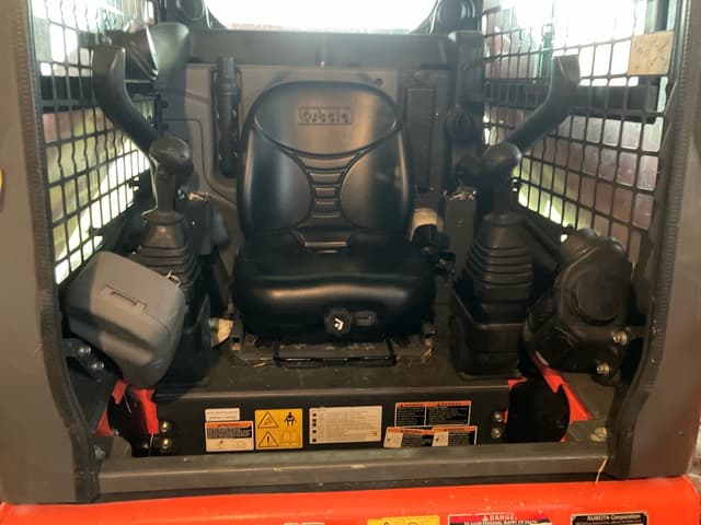 Image of Kubota SSV75 equipment image 1