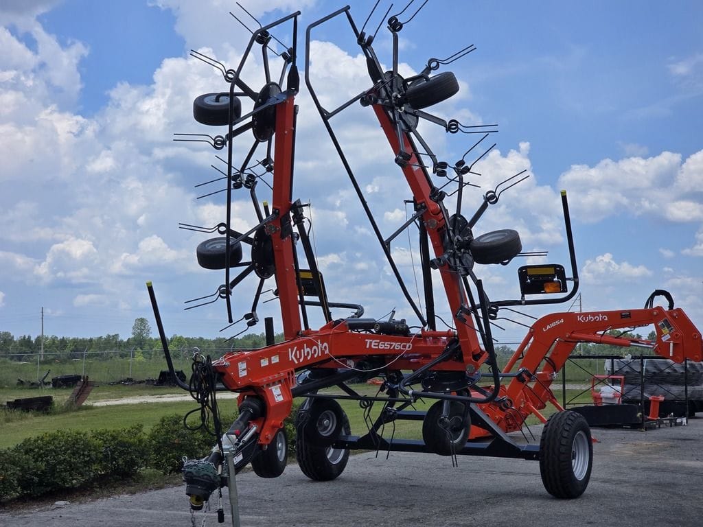 2025 Kubota TE6576CD Equipment Image0