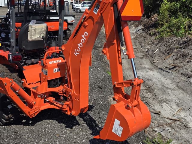 Image of Kubota B26 equipment image 3