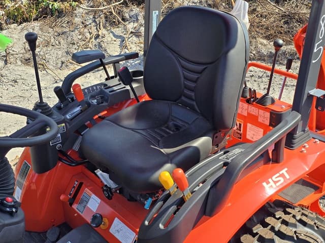 Image of Kubota B26 equipment image 2