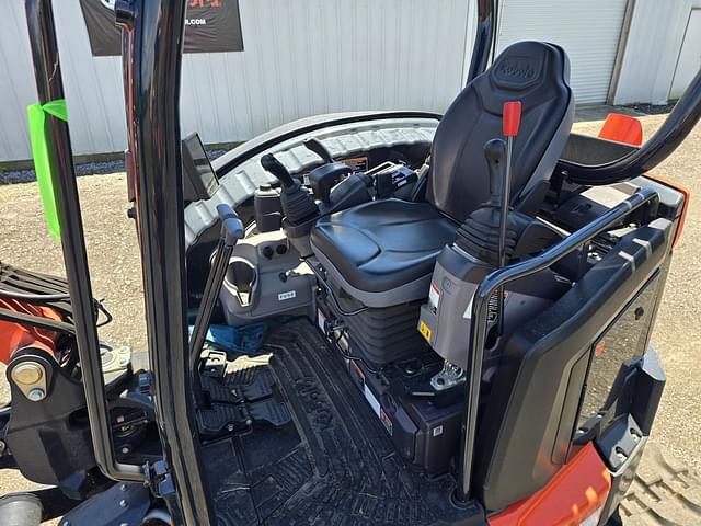 Image of Kubota U55-5 equipment image 3