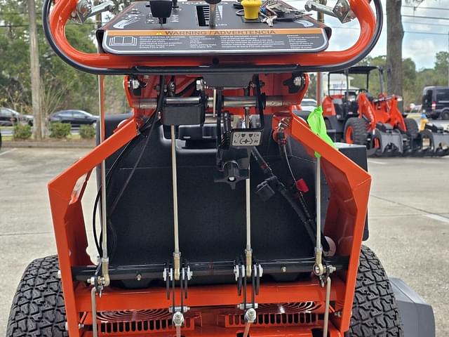 Image of Kubota WHF14NC-36-2 equipment image 4