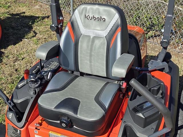 Image of Kubota ZD1211 equipment image 4