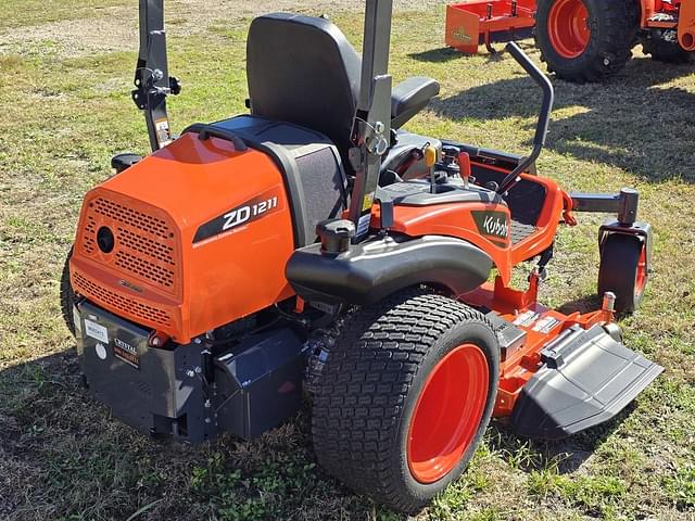 Image of Kubota ZD1211 equipment image 3