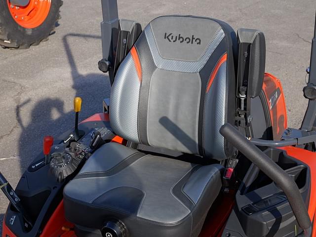 Image of Kubota ZD1211 equipment image 4