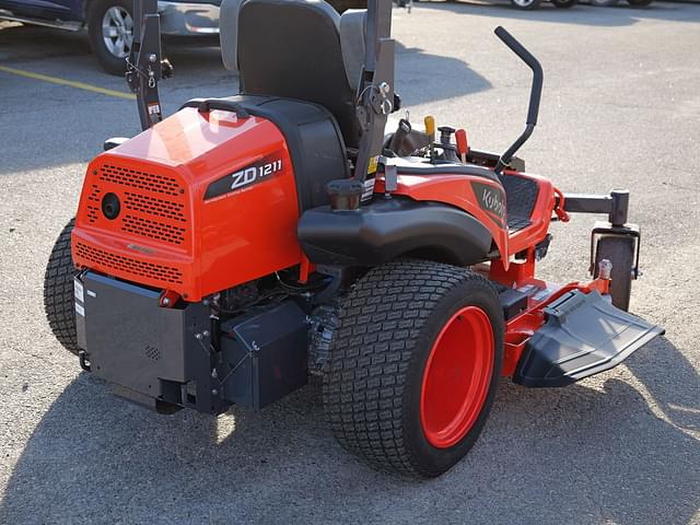 Image of Kubota ZD1211 equipment image 2