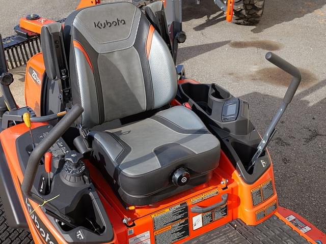 Image of Kubota ZD1211 equipment image 3