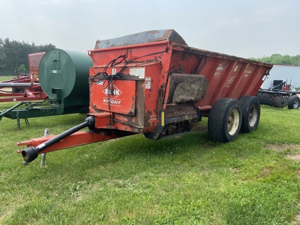 Kuhn Knight 8124 Equipment Image0