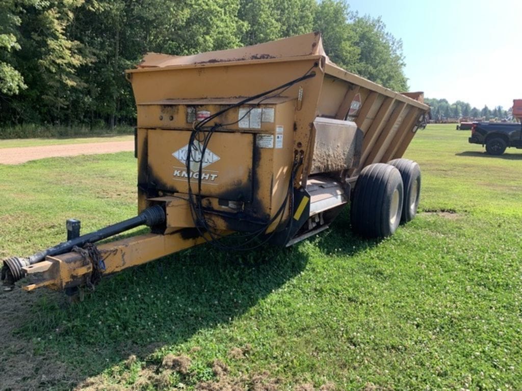 Kuhn Knight 8124 Equipment Image0