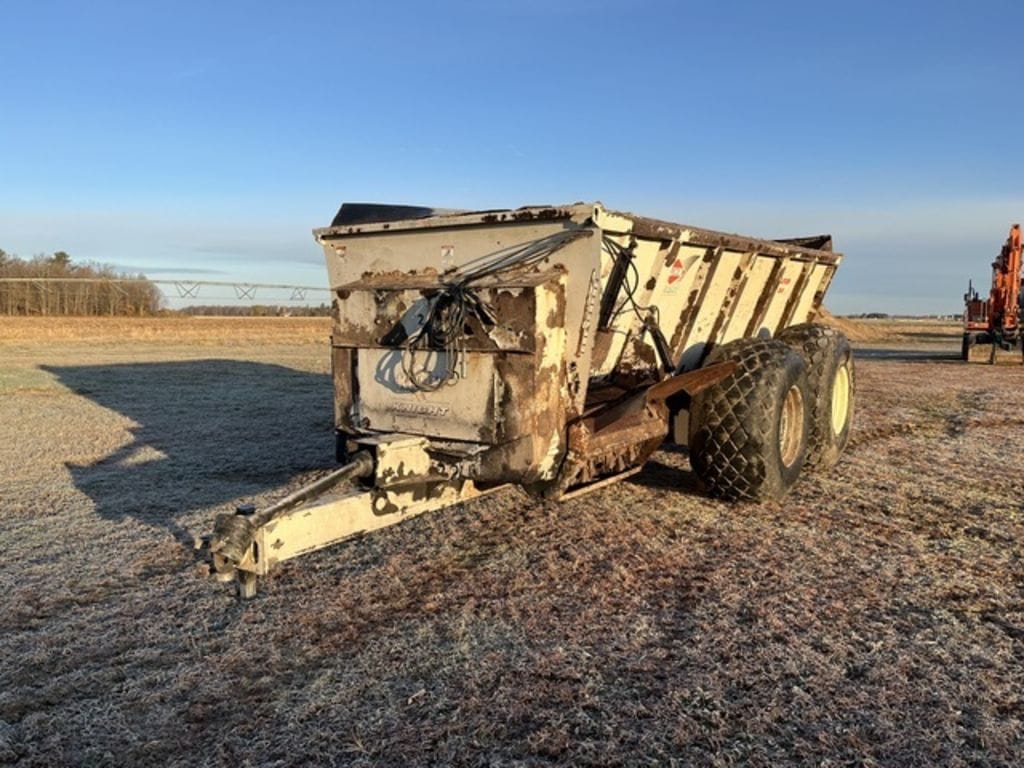 Kuhn Knight 8141 Equipment Image0