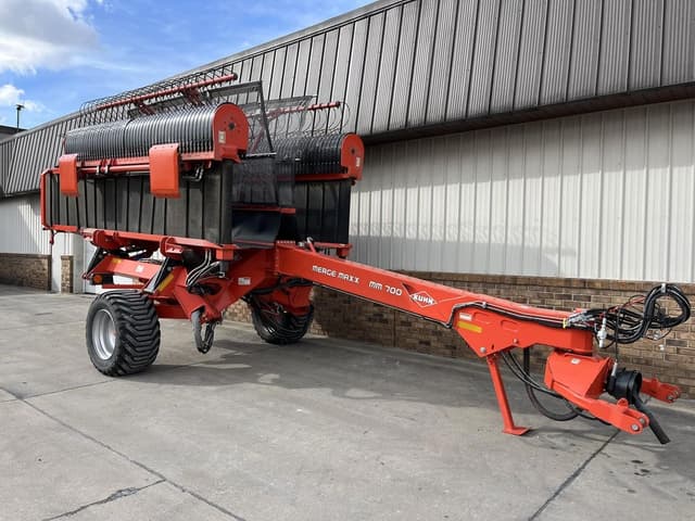 Image of Kuhn Merge-Maxx MM700 equipment image 2