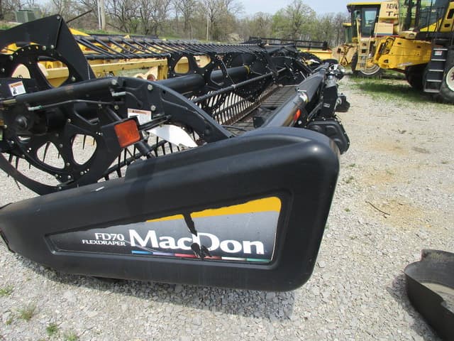 Image of MacDon FD70 equipment image 3
